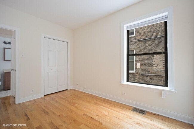 Photo - 3827.5 N Fremont St Unit E1