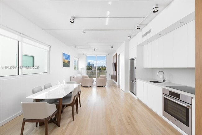 Building Photo - 1700 Meridian Ave Unit 406