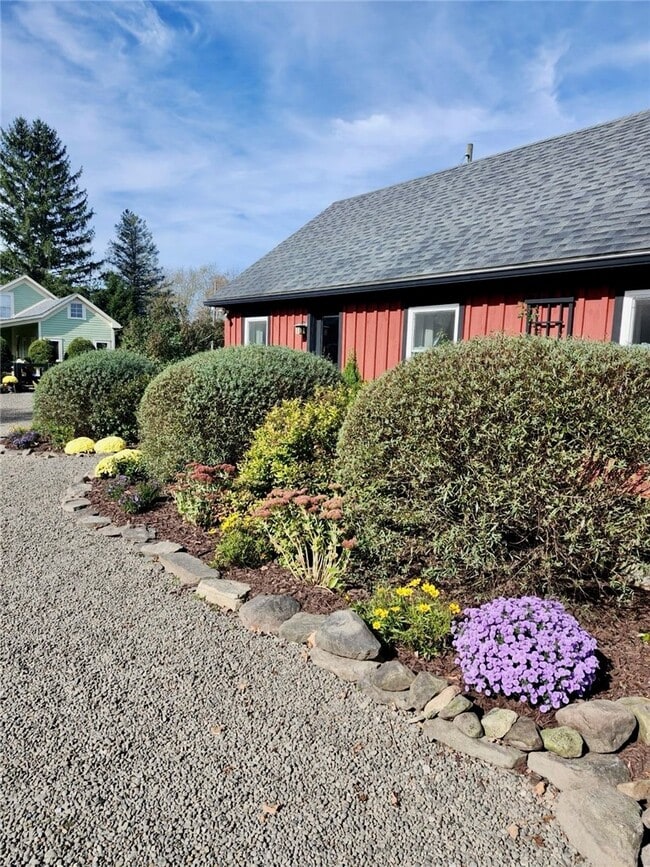 Photo - 395 Rezen Rd