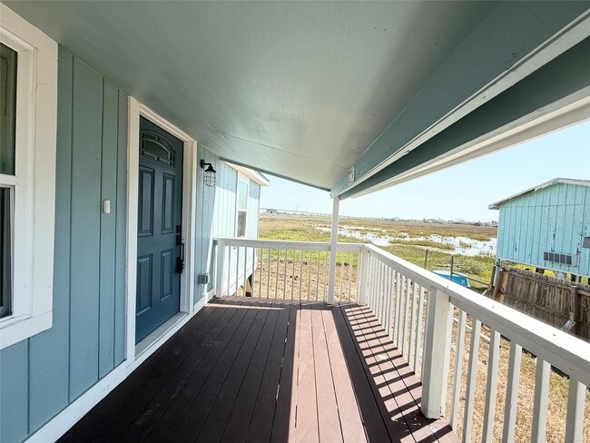 Photo - 738 Caisson St