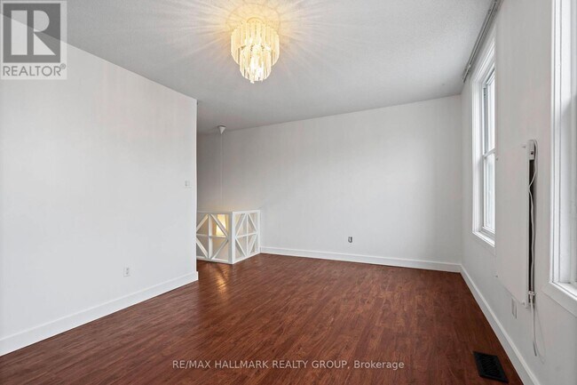 Photo - 378 Booth St