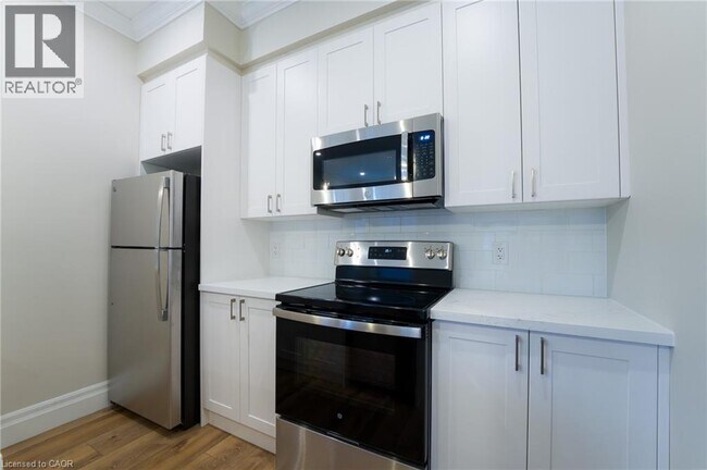 Photo - 100 Charlton Ave W Unité 202