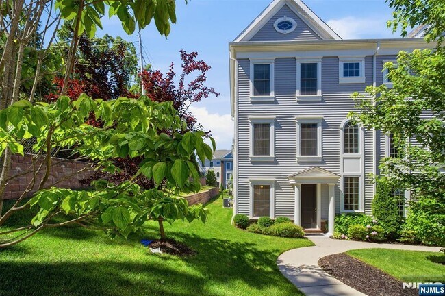 Photo - 60 Roosevelt Dr