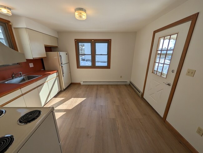 Building Photo - 32 Willow St Unit 32 Willow 1st Floor