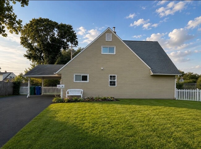 Photo - Welcome to this 4 bedroom 2 bath home in the Crabtree section of Levittown.