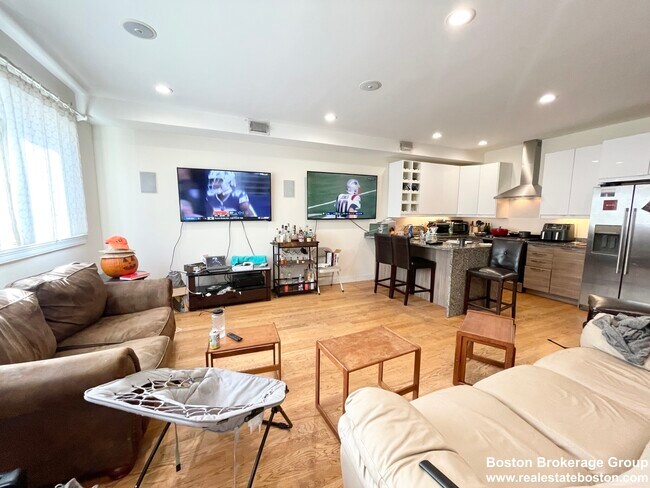 Photo - 275 Dorchester St Unit 1