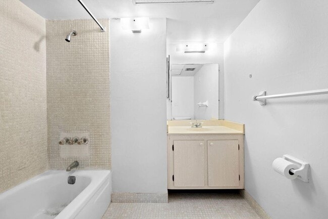 Photo - 3101 Oakland Shores Dr Unit H108