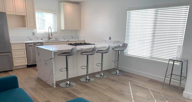 Building Photo - 4763 Terrace Dr Unit B Rental