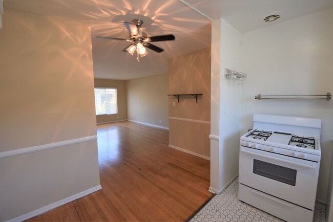 Photo - 823 Orange Grv Ave Unidad 825-A