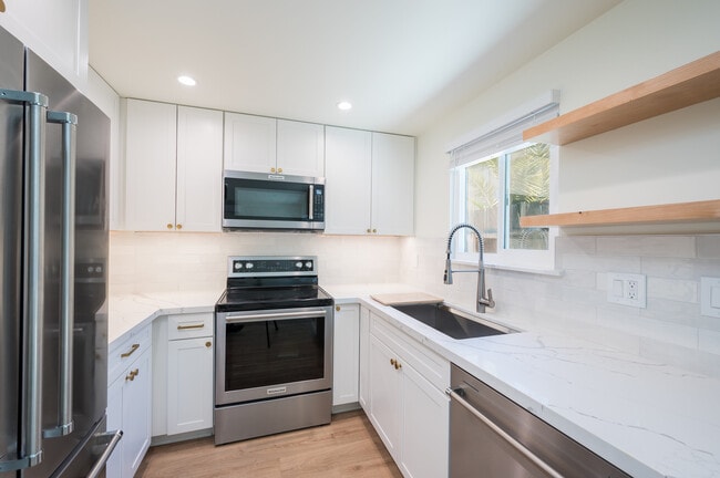 Kitchen - 680 Morro St Unit B