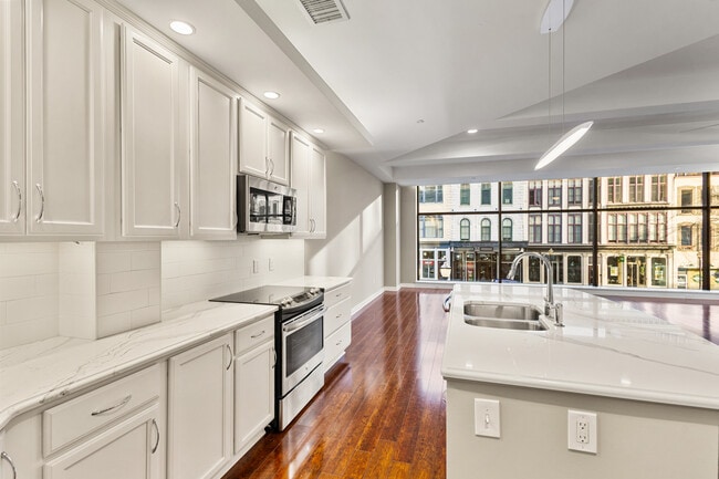 Building Photo - Peregrine 100