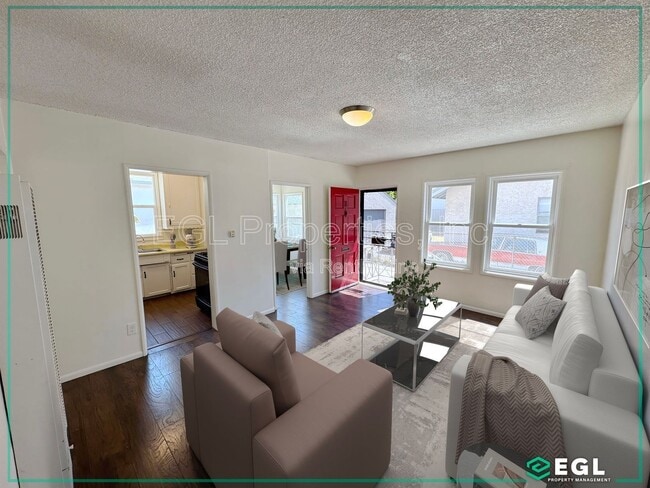Building Photo - 315 W Queen St Unit B