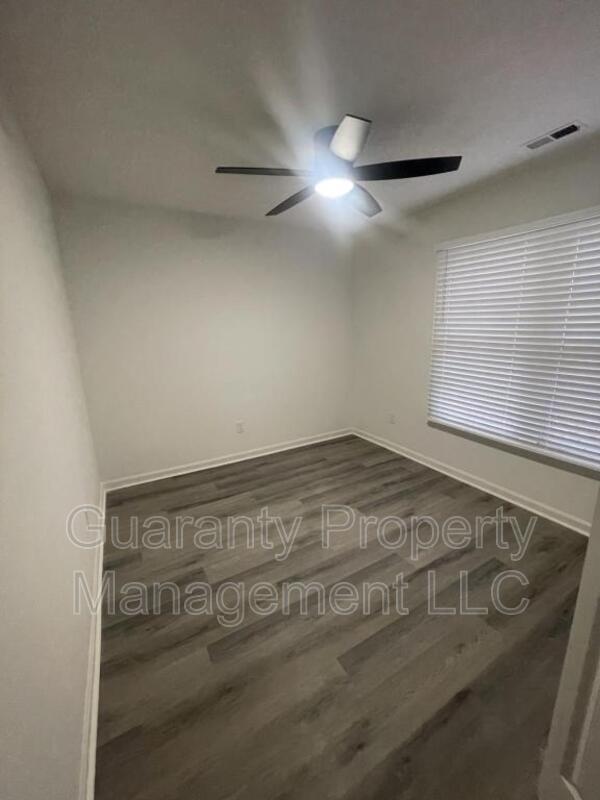 Photo - 8029 McGuire Dr