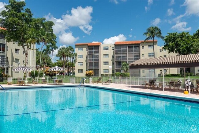 Building Photo - 1800 N Lauderdale Ave Rental