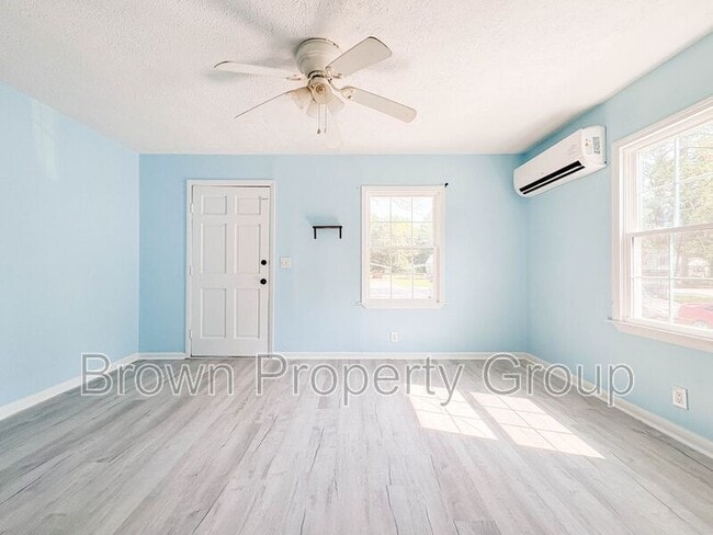 Photo - 1547 Center St
