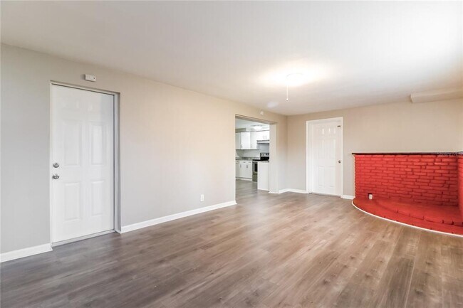 Photo - 921 Hillside Dr