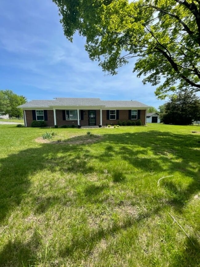 Building Photo - Maryville 37801 - 3 bedroom, 1.5 bath home - Contact Debra Johnson (865) 591-8281