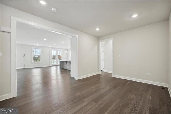 Photo - 325 Piper Ln