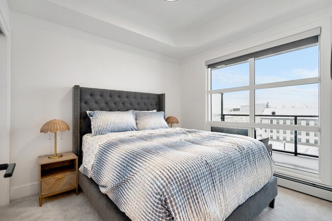 Photo - 2550 Battleford Ave SW Unit ID1314541P