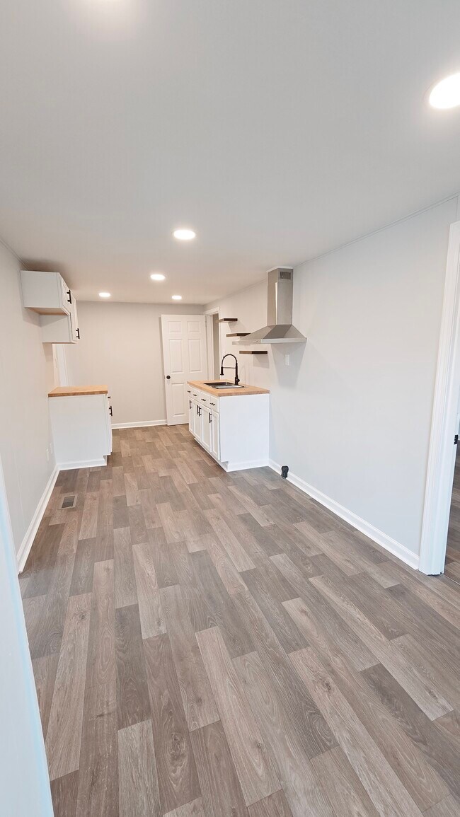 Photo - 64 Spruce St