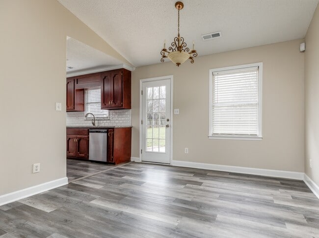 Photo - 220 Saddle Rock Ct