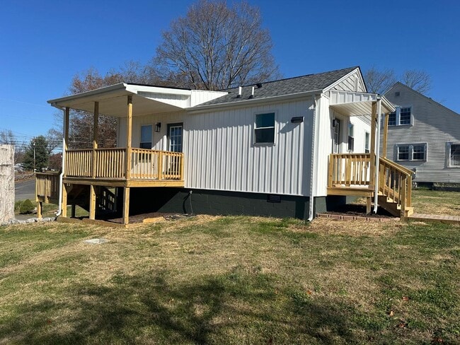 Building Photo - 1468 Bristol Caverns Hwy