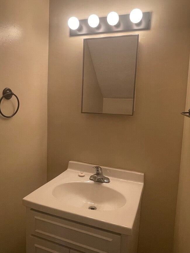1/2 Bath downstairs