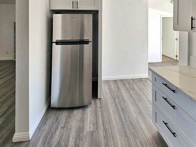 Photo - 327 W Haloid Ave