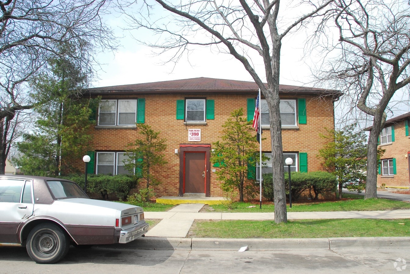 Pine Tree Apartments - Pine Tree Apartments