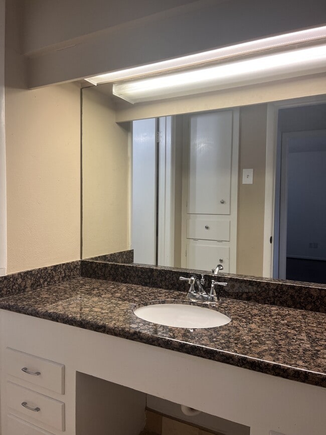 Photo - 5123 Del Monte Dr Unidad 1