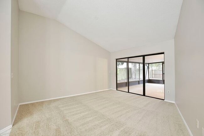 Photo - Spacious 4/3 Home with a Fenced Backyard and a 2 Car Garage in Hollowbrook - Winter Springs!