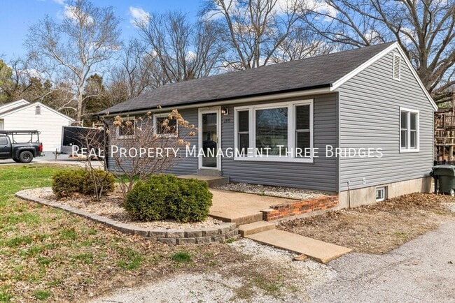 110 Birchwood Dr