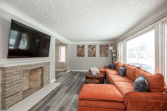 Building Photo - 3 BED 2 BATH BEAUTIFUL SINGLE FAMILY HOME!