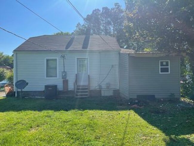 Photo - 4 bedroom 2 bath house in Henrico County! All appliances, laundry, central hvac, big yard