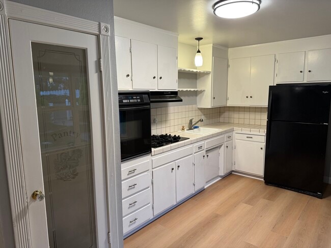 Photo - 1000 Figueroa St