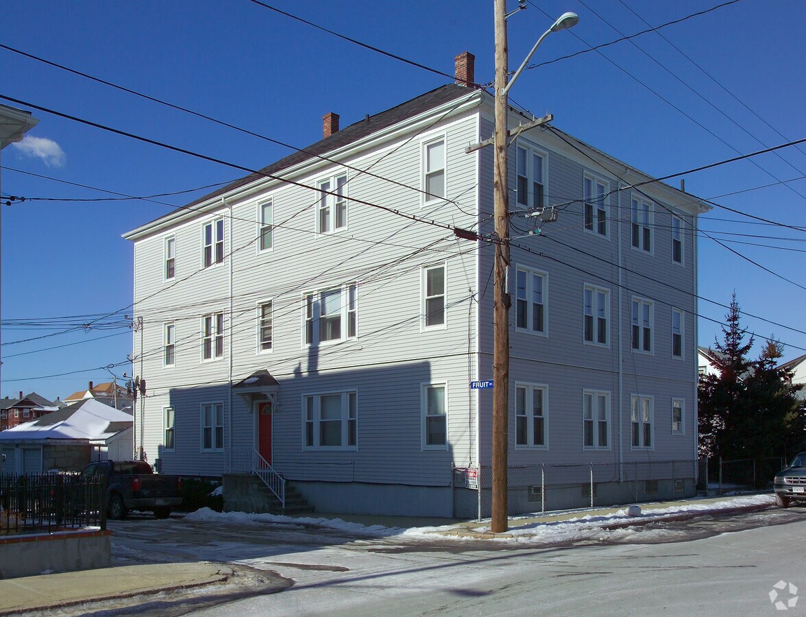 No se puede mover el poste de servicios públicos en el terreno. - 83 Quarry St Apartamentos