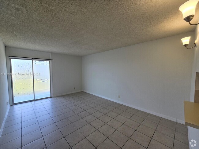 Building Photo - 4550 NW 9th St Unit 601E Rental