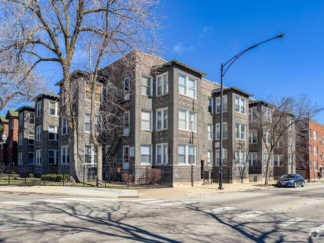 Building Photo - 1266 W Montrose Ave Rental