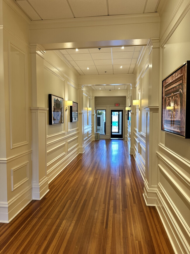 Building Photo - 9 W York St Unit 207B