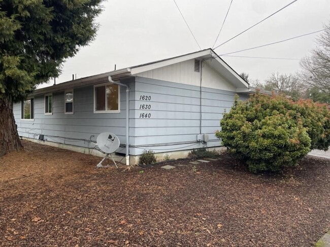 Photo - 1640 Lawnridge St SW