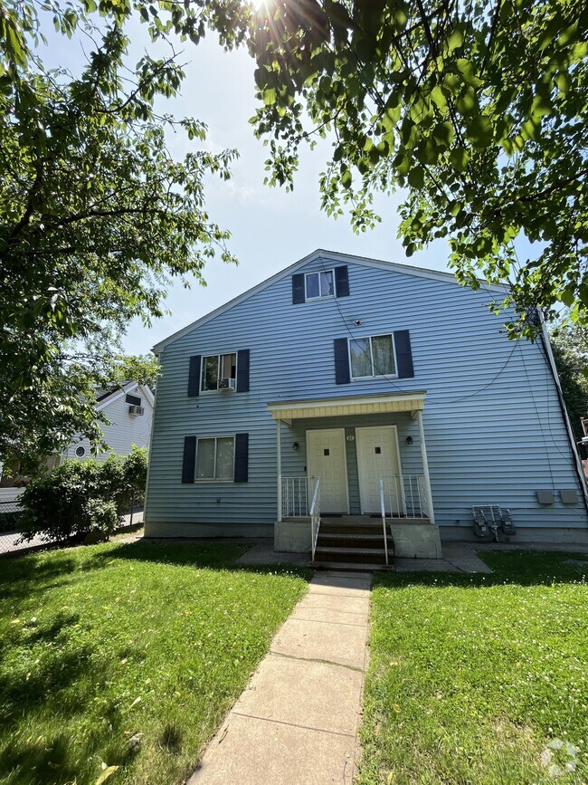 Building Photo - 61 Fair St Unit 4 Rental