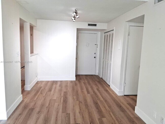 Photo - 16801 NE 14th Ave Unit 209