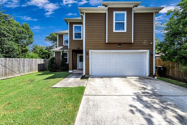 Photo - 4617 White Rock St