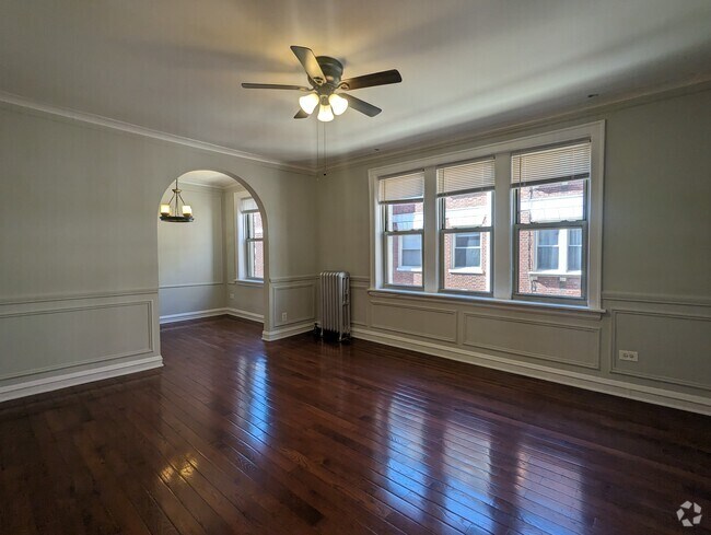 Building Photo - 546 W Surf St Rental