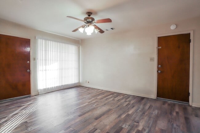Photo - 3 Bedroom 1.5 Bath House for Rent In Wake Village, TX!
