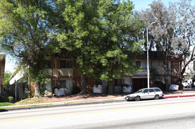 De Soto Place Apartments - De Soto Place Apartments
