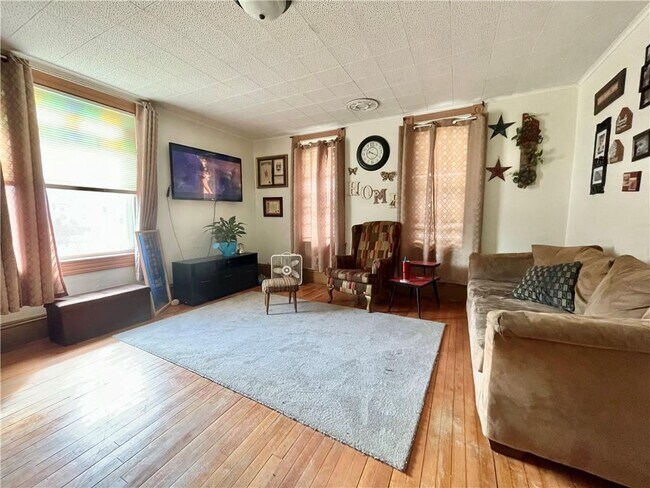 4 bed 2 bath available June 1st