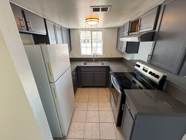 Photo - 2185 Exeter Dr Unit 1