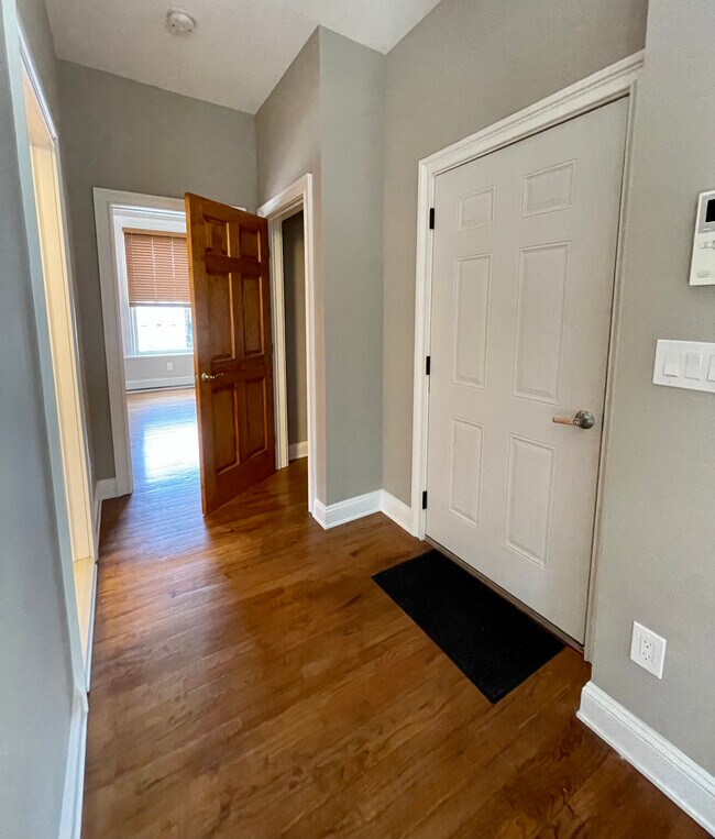 Apartment hall - 81 Cannon St Unit 2