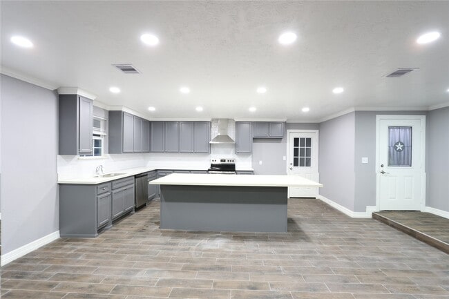 Photo - 10406 Townhall Ln